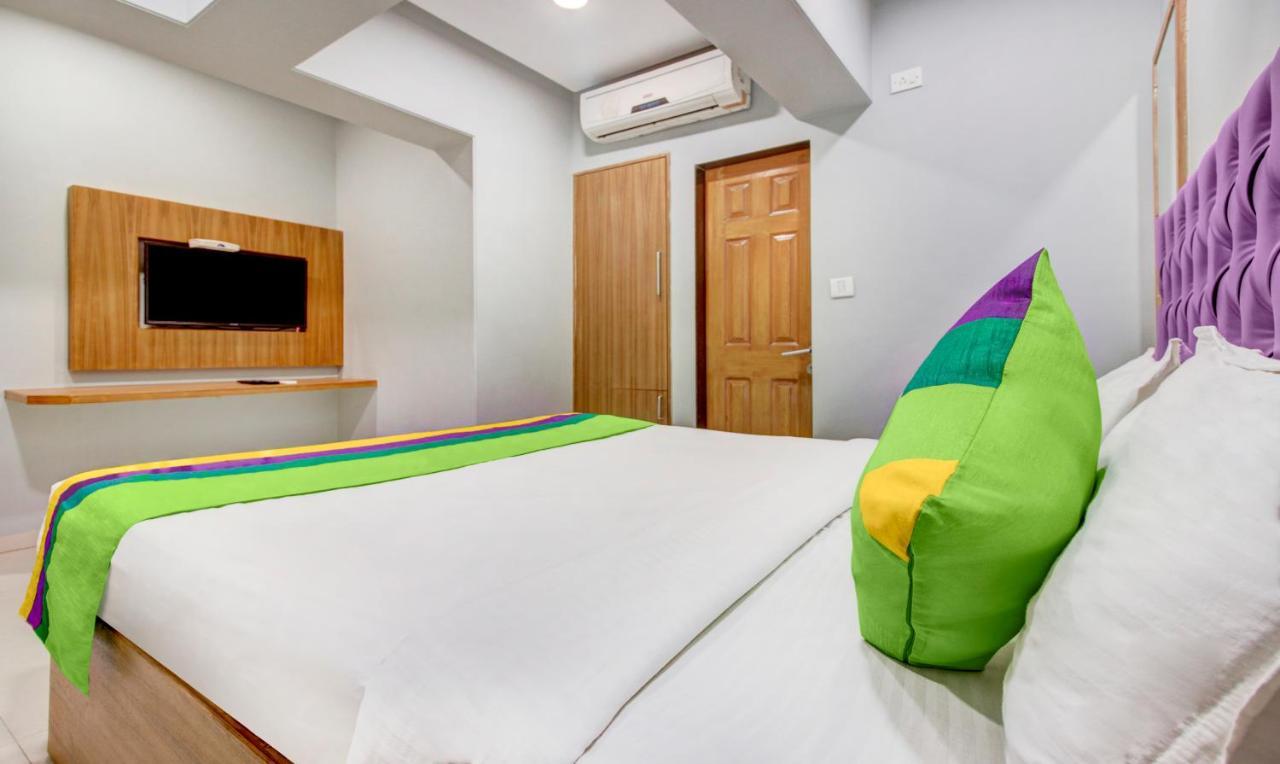 Hotel Treebo Cruz Royale Santacruz West Bombay Esterno foto