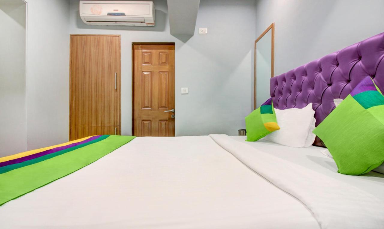 Hotel Treebo Cruz Royale Santacruz West Bombay Esterno foto