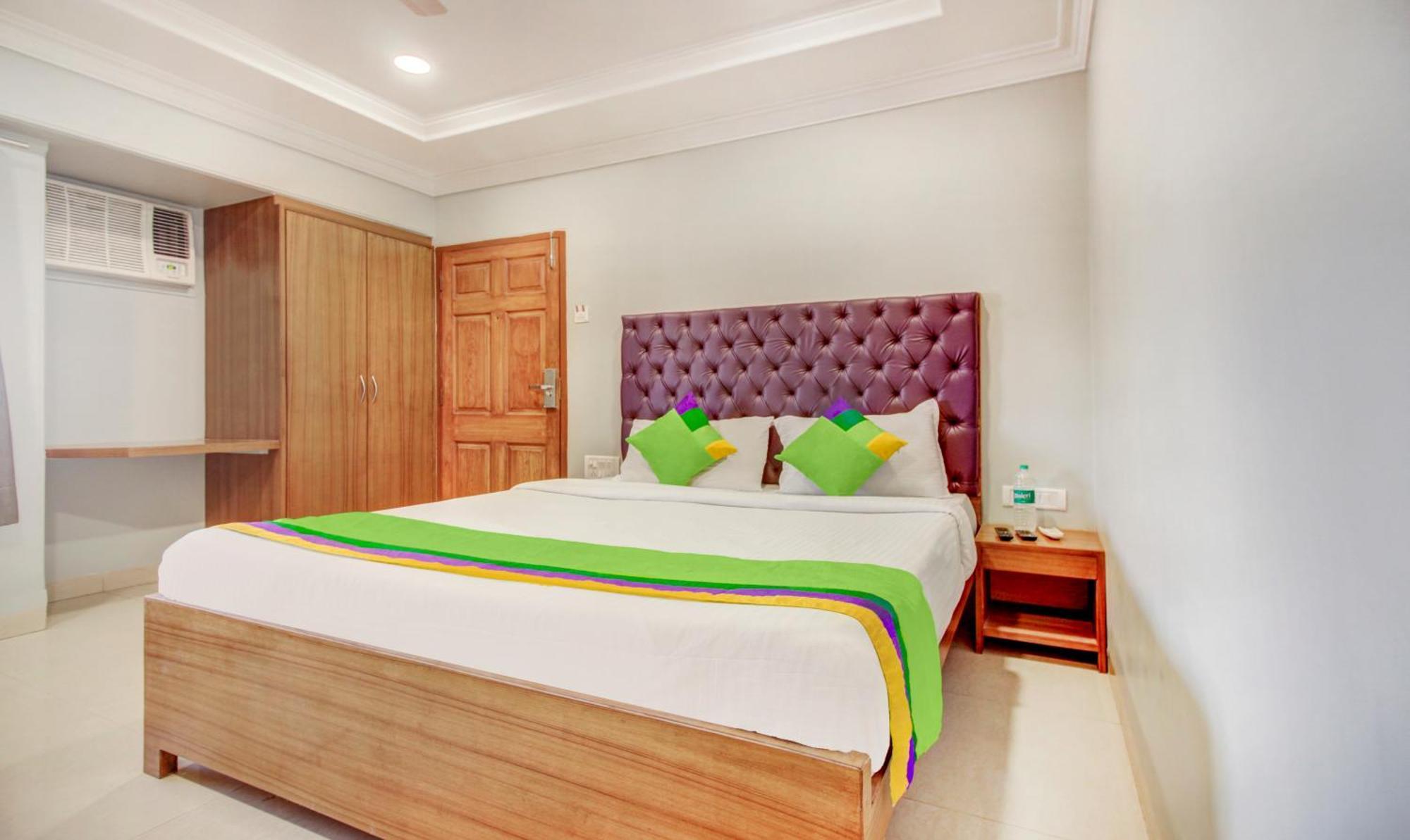 Hotel Treebo Cruz Royale Santacruz West Bombay Esterno foto