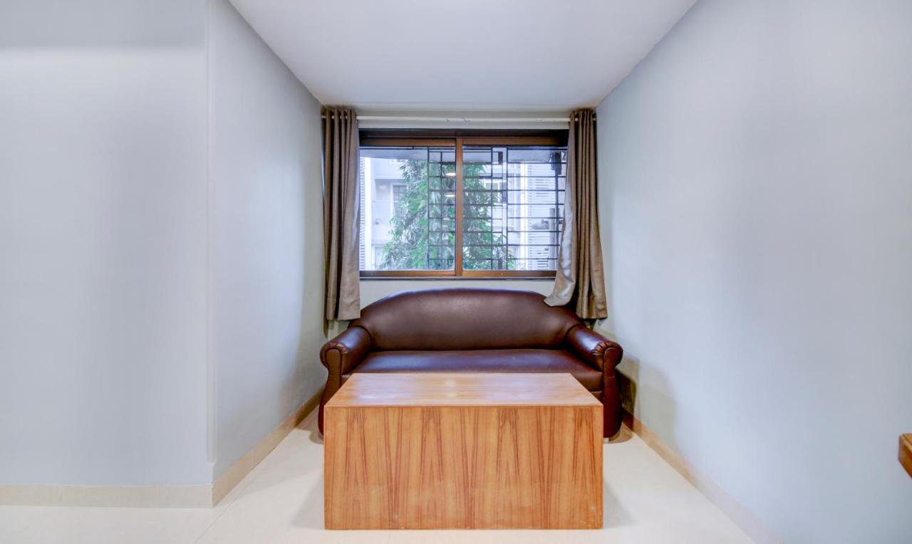 Hotel Treebo Cruz Royale Santacruz West Bombay Esterno foto