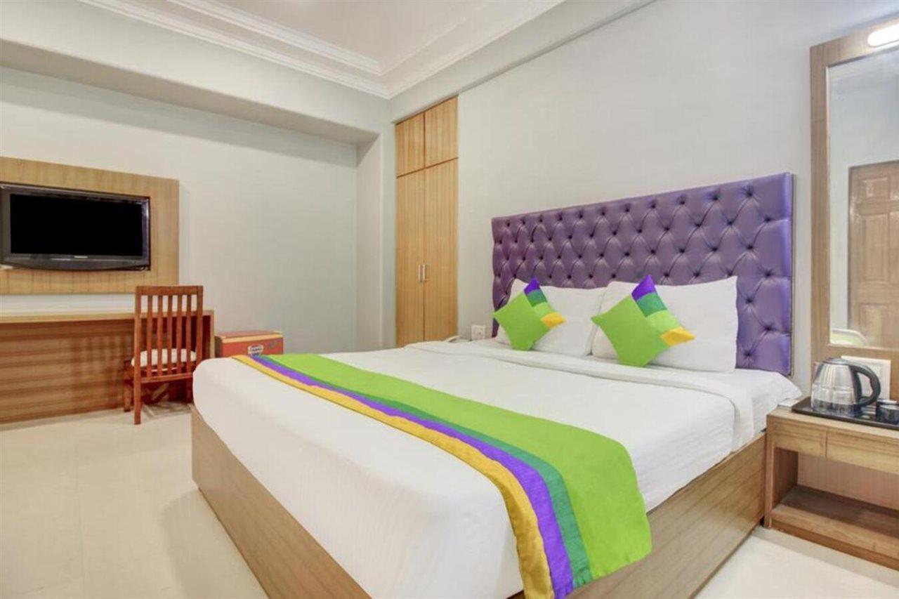 Hotel Treebo Cruz Royale Santacruz West Bombay Esterno foto