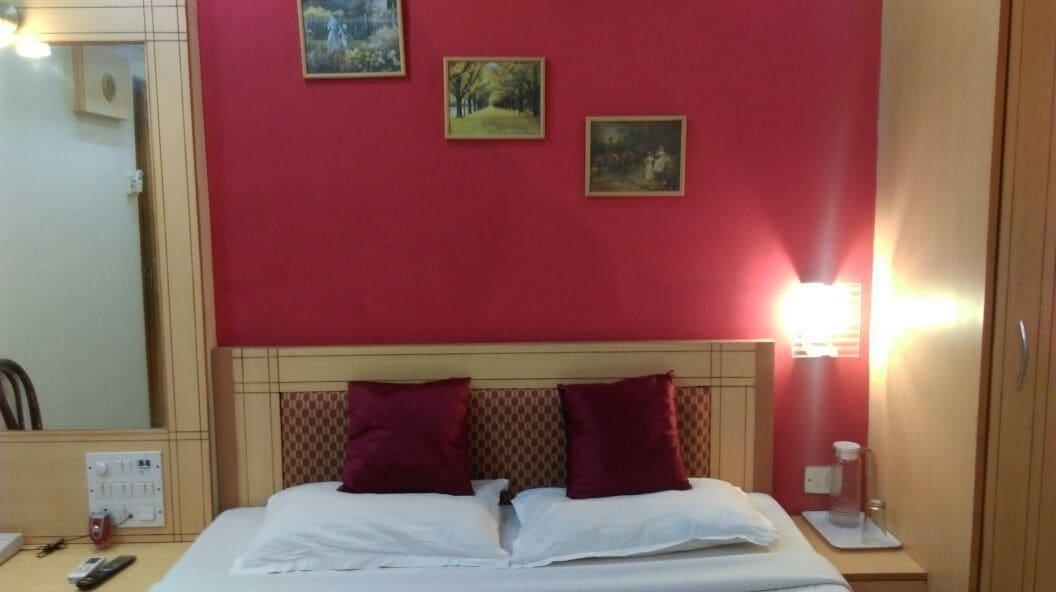 Hotel Treebo Cruz Royale Santacruz West Bombay Esterno foto