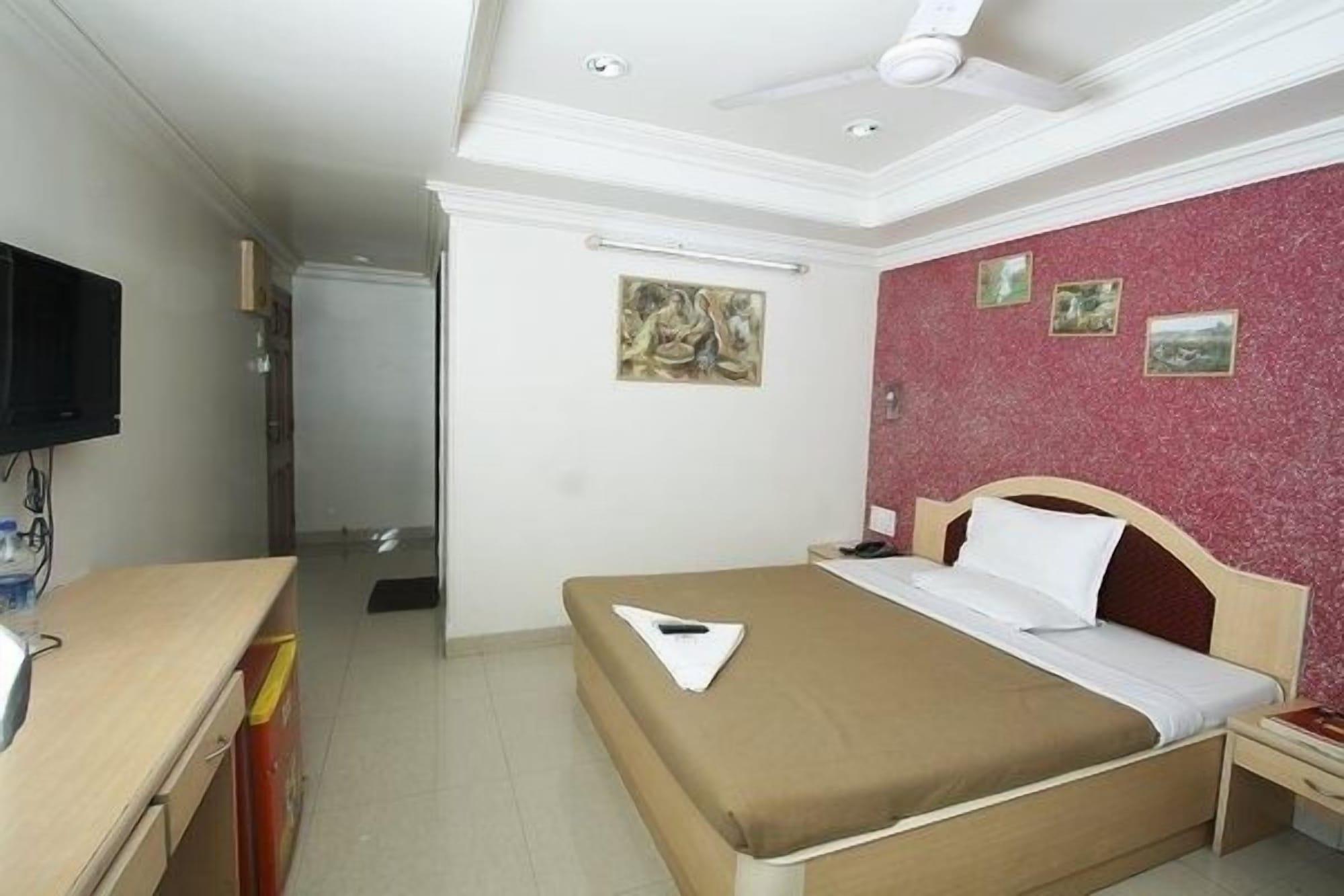 Hotel Treebo Cruz Royale Santacruz West Bombay Esterno foto